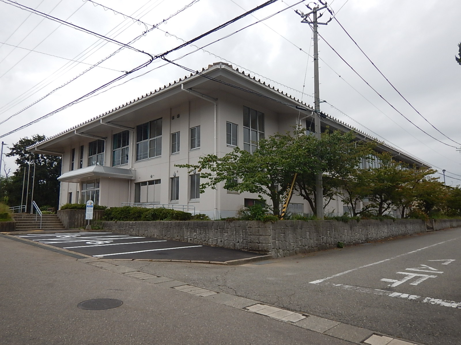 かほく市七塚体育センター　概観写真