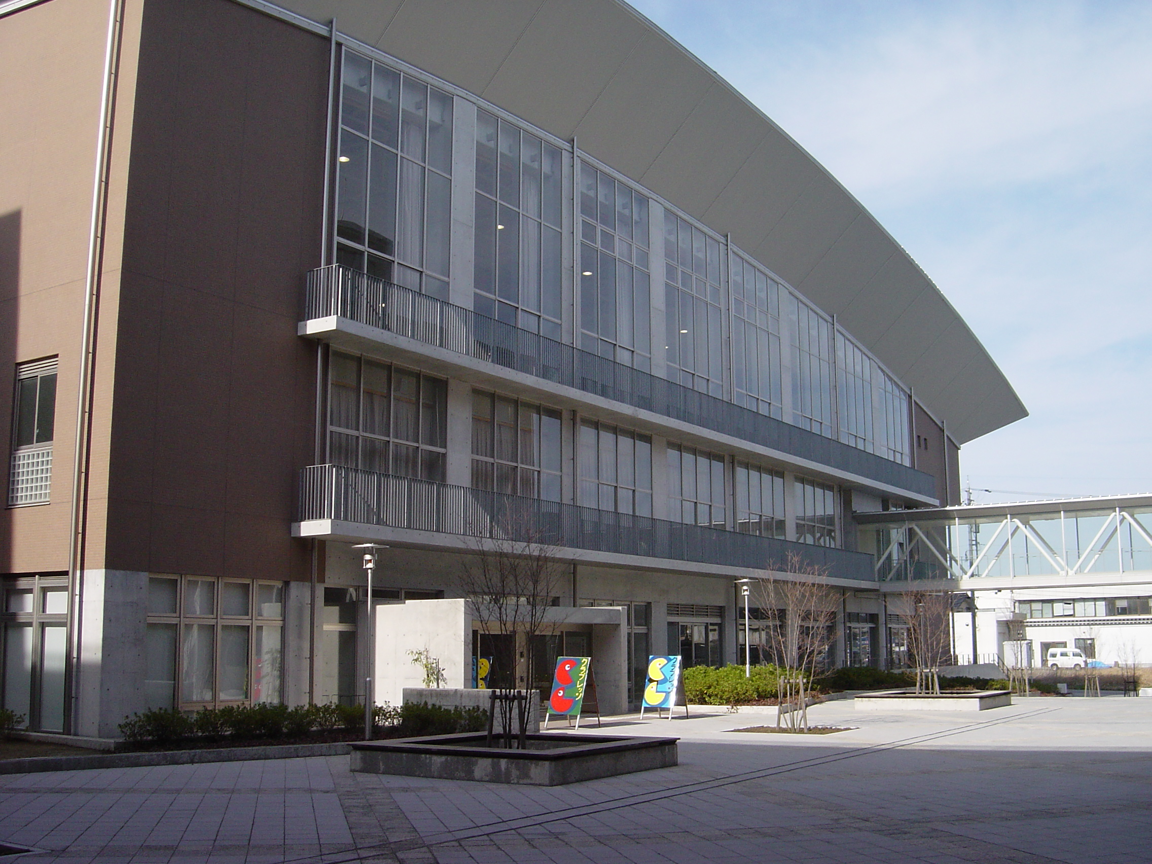 かほく市宇ノ気体育館　概観写真