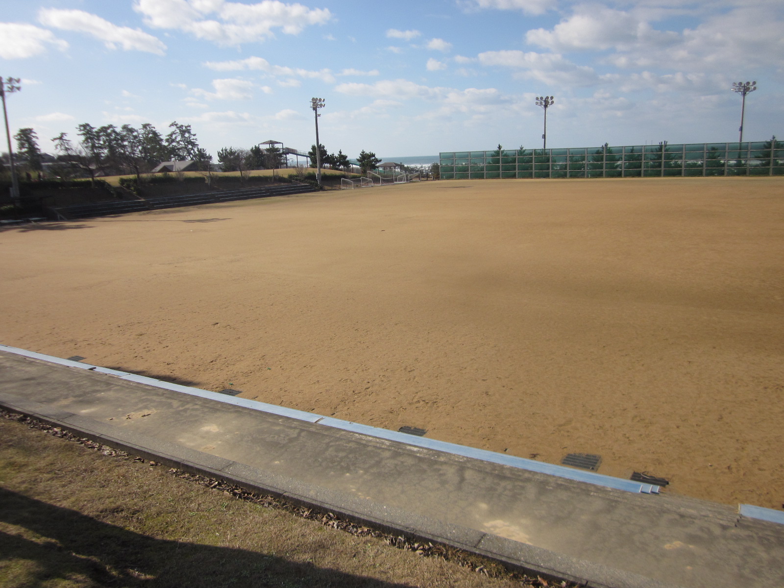 かほく市七塚中央公園多目的運動広場　概観写真